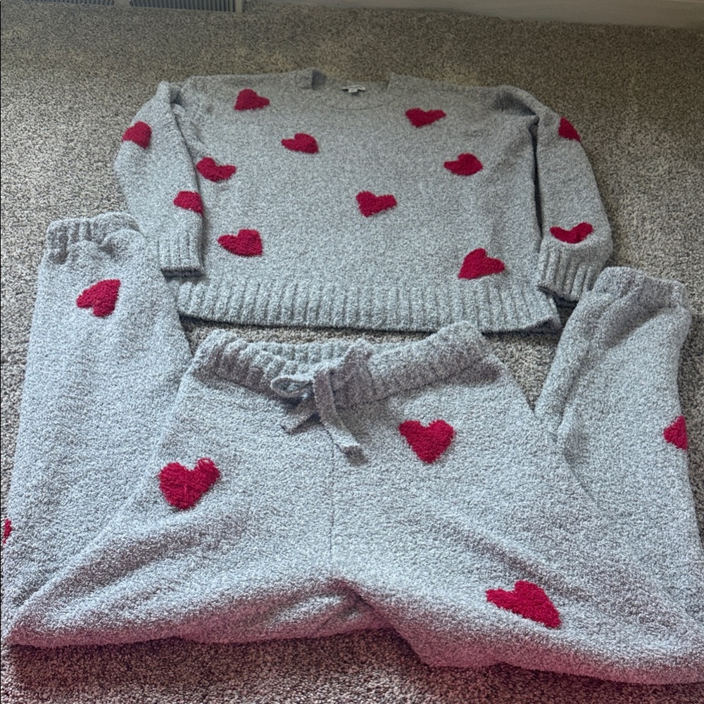 Splendid Gray Cozy Set  with Red Heart Accents